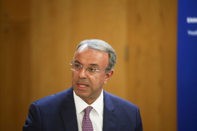 Χρ. Σταϊκούρας σε γυναίκες εργαζομένων της ΛΑΡΚΟ: «Κάθεστε και πληρώνεστε, από Δευτέρα είστε απολυμένοι»