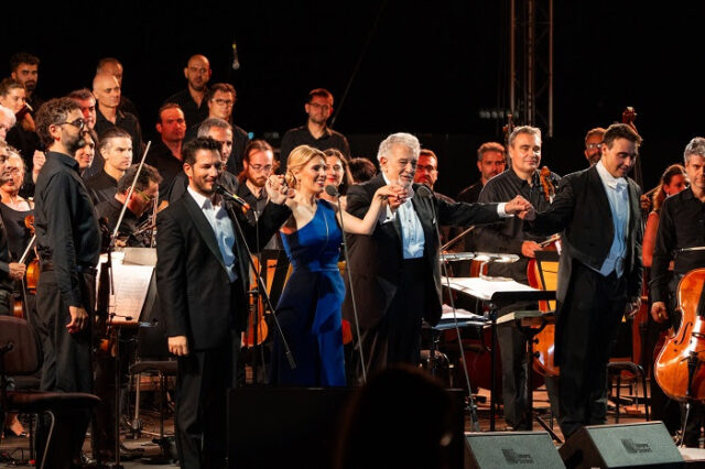 Aυλαία για το Sani Festival με τη συγκλονιστική ερμηνεία του Placido Domingo