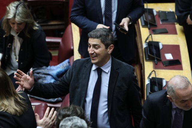 Βουλή: Ποινή Τασούλα σε Αυγενάκη