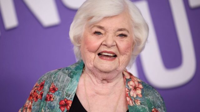 Η Τζουν Σκουίμπ γίνεται πρωταγωνίστρια για πρώτη φορά στα 93 της χρόνια