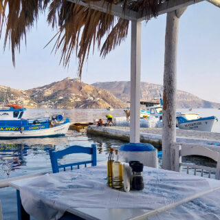 Αν βρεθείς στην Κάλυμνο, πέρνα απέναντι στην Τέλενδο για θαλασσινά στο Καψούλι