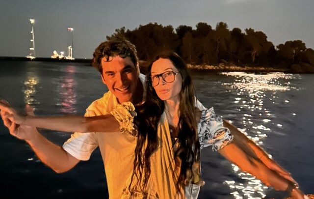 H Ντέμι Μουρ με τον Παπακαλιάτη στους Παξούς