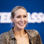 Η Νίκι Γκλέιζερ θα παρουσιάσει την 82η τελετή απονομής των Χρυσών Σφαιρών