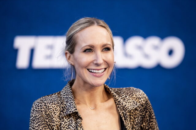 Η Νίκι Γκλέιζερ θα παρουσιάσει την 82η τελετή απονομής των Χρυσών Σφαιρών