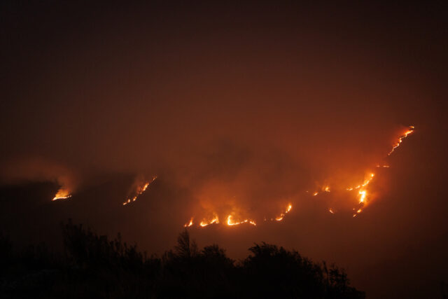 Καβάλα: Μαίνεται για 6η μέρα η φωτιά στο Παγγαίο