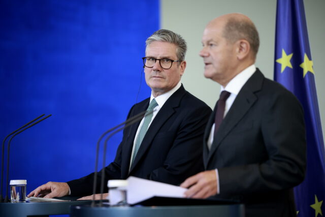 Γερμανία: Ο Κιρ Στάρμερ απέκλεισε το ενδεχόμενο επανένταξης της Βρετανίας στην ΕΕ