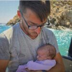 Μάθημα ανθρωπιάς από τον λιμενικό που βοήθησε στην διάσωση του μόλις 50 ημερών προσφυγόπουλου στην Τήλο