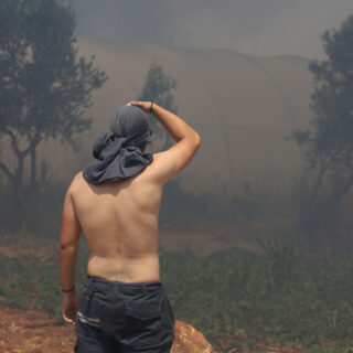 Φωτιά στην Αττική: Κάηκε το κλειστό γυμναστήριο Νέας Πεντέλης – Στις φλόγες και ο παιδικός σταθμός