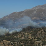 Χωρίς ενιαίο ενεργό μέτωπο η φωτιά στο Ρέθυμνο – Φόβοι για νέες αναζωπυρώσεις