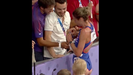 Ολυμπιακοί Αγώνες: Η Γαλλίδα δρομέας Αλίς Φινό έκανε πρόταση γάμου στο αγόρι της μετά το τέλος του αγώνα