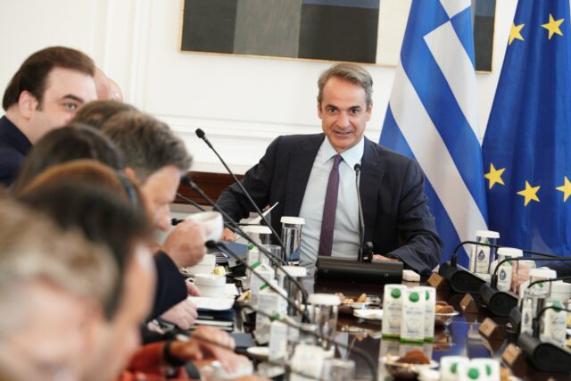 Συνεδρίαση Υπουργικού Συμβουλίου – Κυρ. Μητσοτάκης: «Από 6/10 τα διόδια στην Αττική Οδό μειώνονται στα 2,5 ευρώ	»