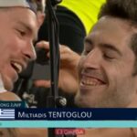 Ολυμπιακοί Αγώνες: Η αγκαλιά του Τεντόγλου με τον Πετρούνια, μετά την κατάκτηση του χρυσού μεταλλίου