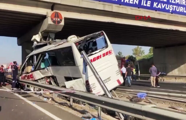 Τουρκία: Λεωφορείο έπεσε σε γέφυρα – 9 νεκροί και 26 τραυματίες
