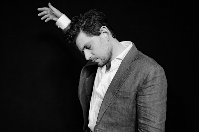 Luke Elliot: Έρχεται στο Gazarte Roof Stage για το πρώτο του προσωπικό live