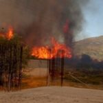 Πυρκαγιά σε αύλειο χώρο εργοστασίου στον Ασπρόπυργο. Kαίγεται δεξαμενή με νιτρικό οξύ