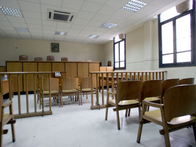 Δίκη για το Predator: Κατέθεσαν ο κάτοχος της προπληρωμένης κάρτας και η Άρτεμις Σίφορντ