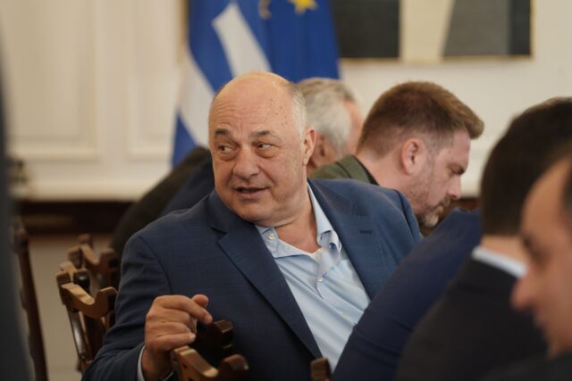 Αχιλλέας Μπέος: Επίθεση στον περιφερειάρχη για τα νεκρά ψάρια στον Βόλο