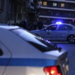 Πυροβολισμοί έξω από beach bar στη Σαρωνίδα – Τρεις τραυματίες