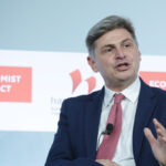 Υποψήφιος για την ηγεσία του ΣΥΡΙΖΑ ο Νίκος Φαραντούρης