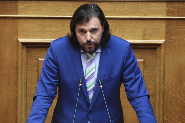 ΣΥΡΙΖΑ: «Αδειάζει» τον Πέτρο Παππά, που ζήτησε την τιμωρία φαντάρου επειδή μίλησε σε αντιπολεμική διαδήλωση