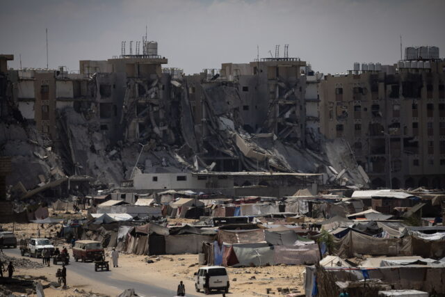 Πολύνεκροι βομβαρδισμοί του Ισραήλ σε Γάζα και Λίβανο