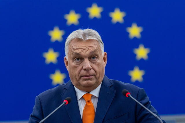 Ουγγαρία: Αναβλήθηκε η ψηφοφορία του νομοσχεδίου που στοχοποιεί ΜΚΟ και ΜΜΕ