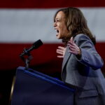 ΗΠΑ: Η Χάρις κατηγορεί τον Τραμπ ότι «υποβιβάζει» το προεδρικό αξίωμα