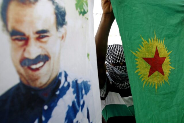 Τουρκία-AKP: «Οι Κούρδοι σε Ιράκ και Συρία πρέπει να καταθέσουν τα όπλα»