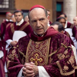 London Film Festival 2024: Ο Ρέιφ Φάινς βάζει πλώρη για τα Όσκαρ με το παπικό θρίλερ, Κονκλάβιο
