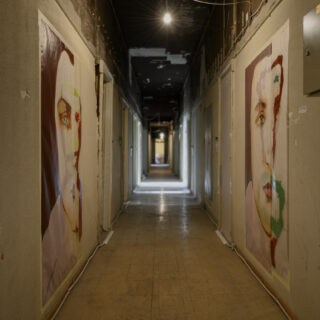 Wanderlust / all passports: Μια έκθεση στο κέντρο της πόλης γεμάτη ρωγμές και όνειρα