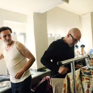 True West: Ένα απόγευμα στα καμαρίνια