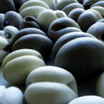 «Χθόνιο φως»: Μεγάλη έκθεση κεραμικής στο Λόφος art project