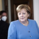 Η ελληνική κρίση, ο Αλέξης Τσίπρας και ο Μίκης Θεοδωράκης στα απομνημονεύματα της Άγγελα Μέρκελ