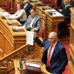 Βουλή: Άγρια κόντρα Γεωργιάδη – Βελόπουλου με αφορμή τα Τέμπη