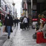 Ακρίβεια: Πώς θα ψωνίσουν οι Έλληνες τα Χριστούγεννα