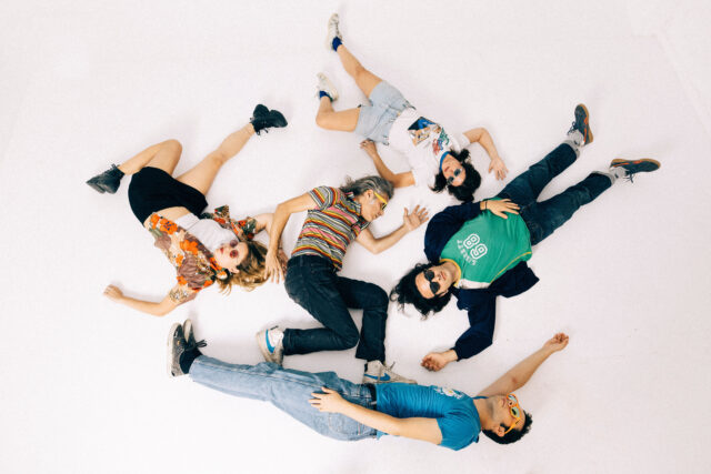 Oι Super Stereo μας προετοιμάζουν για τον επικείμενο δίσκο τους με το άκρως ατμοσφαιρικό “Maxairia”