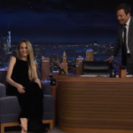 Η Αντζελίνα Τζολί εμφανίστηκε ξυπόλυτη στο «The Tonight Show» [ΒΙΝΤΕΟ]