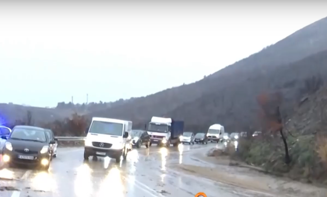 Διακοπή κυκλοφορίας στη λεωφόρο Διονύσου λόγω κακοκαιρίας