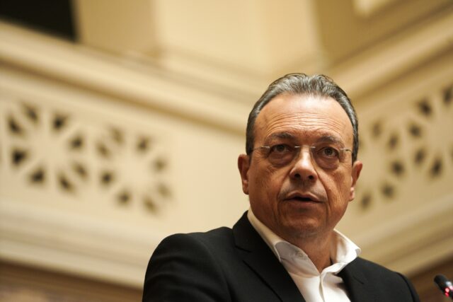 ΣΥΡΙΖΑ: «Παντελώς αναξιόπιστη η δημοσκόπηση της Interview»