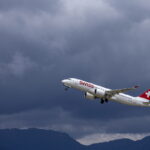 Στη ΜΕΘ μέλος του πληρώματος αεροσκάφους της Swiss που έκανε αναγκαστική προσγείωση στην Αυστρία