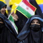 Ιράν: Το Κοινοβούλιο ζητάει τροποποιήσεις σε αμφιλεγόμενο νομοσχέδιο για τη μαντίλα