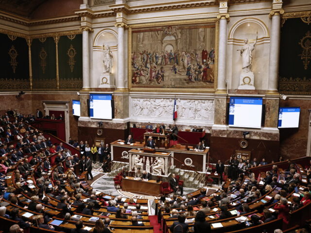 Η γαλλική Εθνοσυνέλευση απέρριψε δύο προτάσεις μομφής κατά της κυβέρνησης Μακρόν