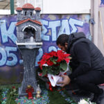 Τρισάγιο στη μνήμη του 16χρονου Κώστα Φραγκούλη που έπεσε νεκρός από πυρά αστυνομικού