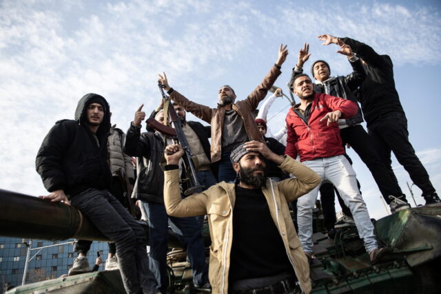 Συρία: Σκηνές ενθουσιασμού στο κέντρο της Δαμασκού μετά την πτώση του Άσαντ