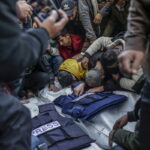 Γάζα: Δεκάδες νεκροί σε ισραηλινά πλήγματα, ανάμεσά τους δημοσιογράφοι και γιατροί