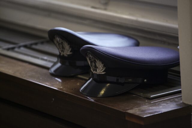 Ποινή φυλάκισης επτά μηνών με αναστολή στον δεύτερο αστυνομικό της Βουλής που καταγγέλθηκε για ενδοοικογενειακή βία