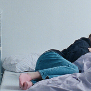 Τα κορίτσια του bluish θέλουν να δημιουργήσουν χώρους για ασάφειες, ρευστότητα και αβεβαιότητα