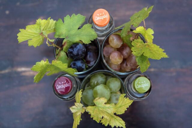 «Ξεκίνησε η αποστακτική περίοδος και το τσίπουρο Δεκαράκι ξανά στο επίκεντρο με άριστη ποιότητα!» (in-TOUCH COMMUNICATIONS/Βασίλης Λώλας)