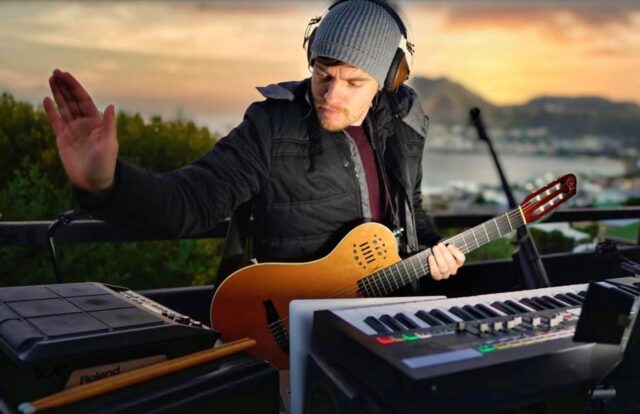 Ο Reinhardt Buhr υπόσχεται να μας χαρίσει μία βραδιά ατμοσφαιρικών beat και μουσικής ίασης στο Piraeus Club Academy