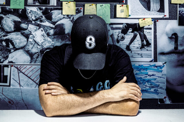 Έσπασε κάθε ρεκόρ ο νέος δίσκος του ΛΕΞ – Έγινε χρυσός σε λιγότερο από μια εβδομάδα